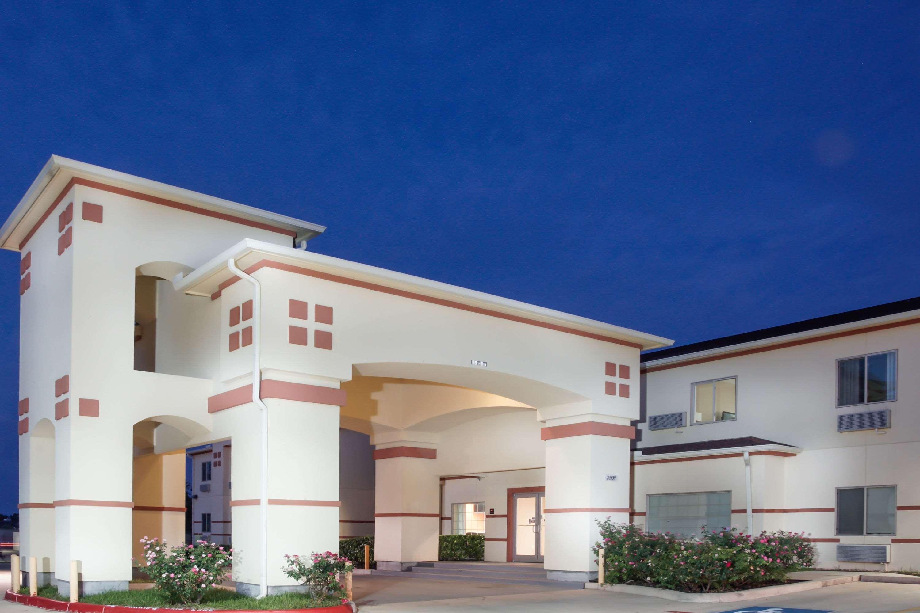 Super 8 By Wyndham Brenham Tx Hotel Exterior foto