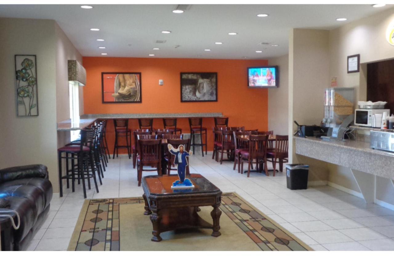 Super 8 By Wyndham Brenham Tx Hotel Exterior foto